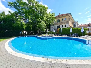 басейнът на хотел рила дупница